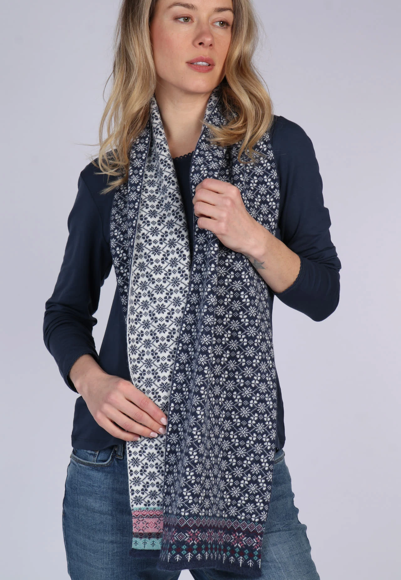 Strickschal Sabira - Navy – Bild 3