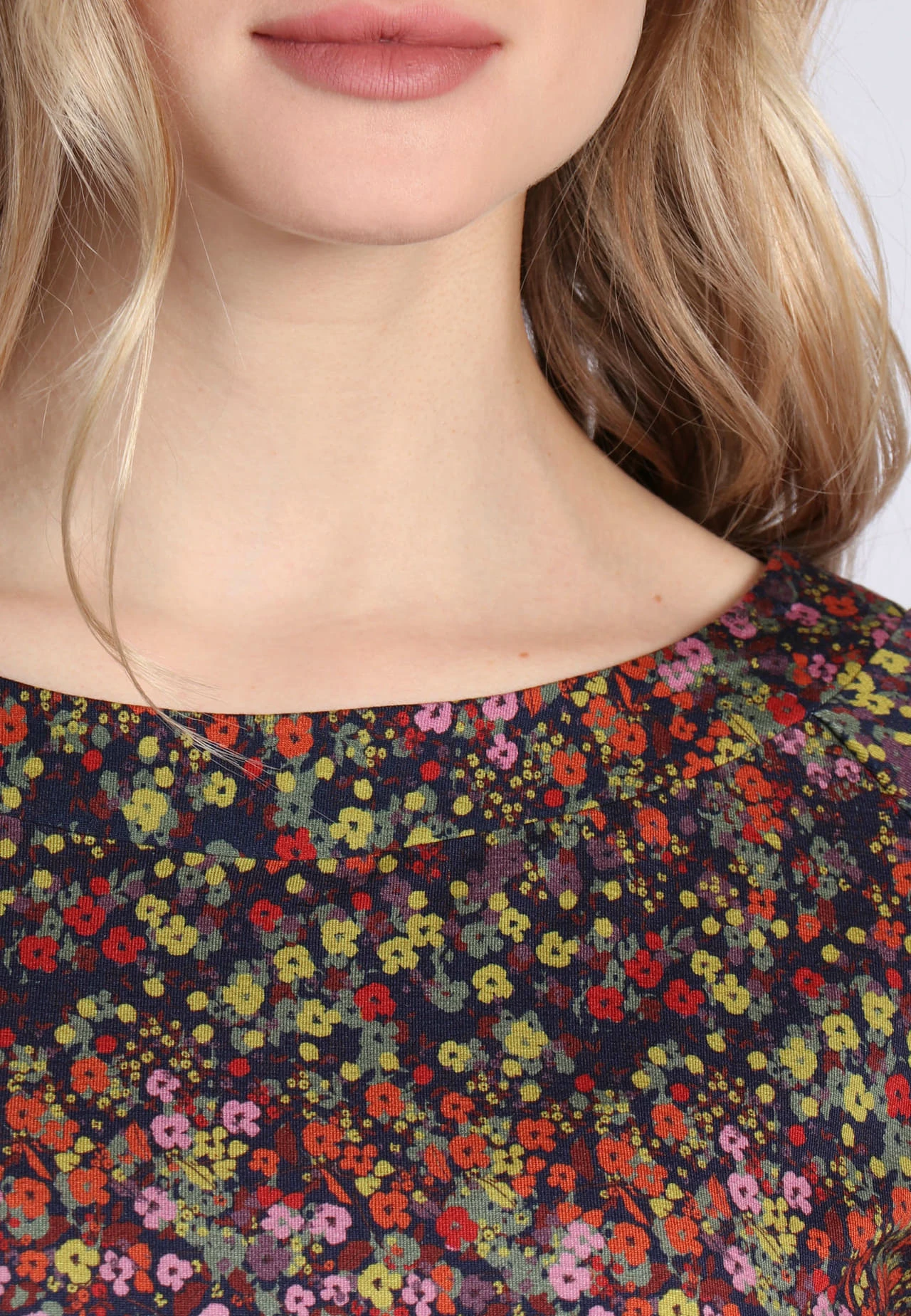 Shirt Zoa Flower Confetti- Thyme – Bild 5