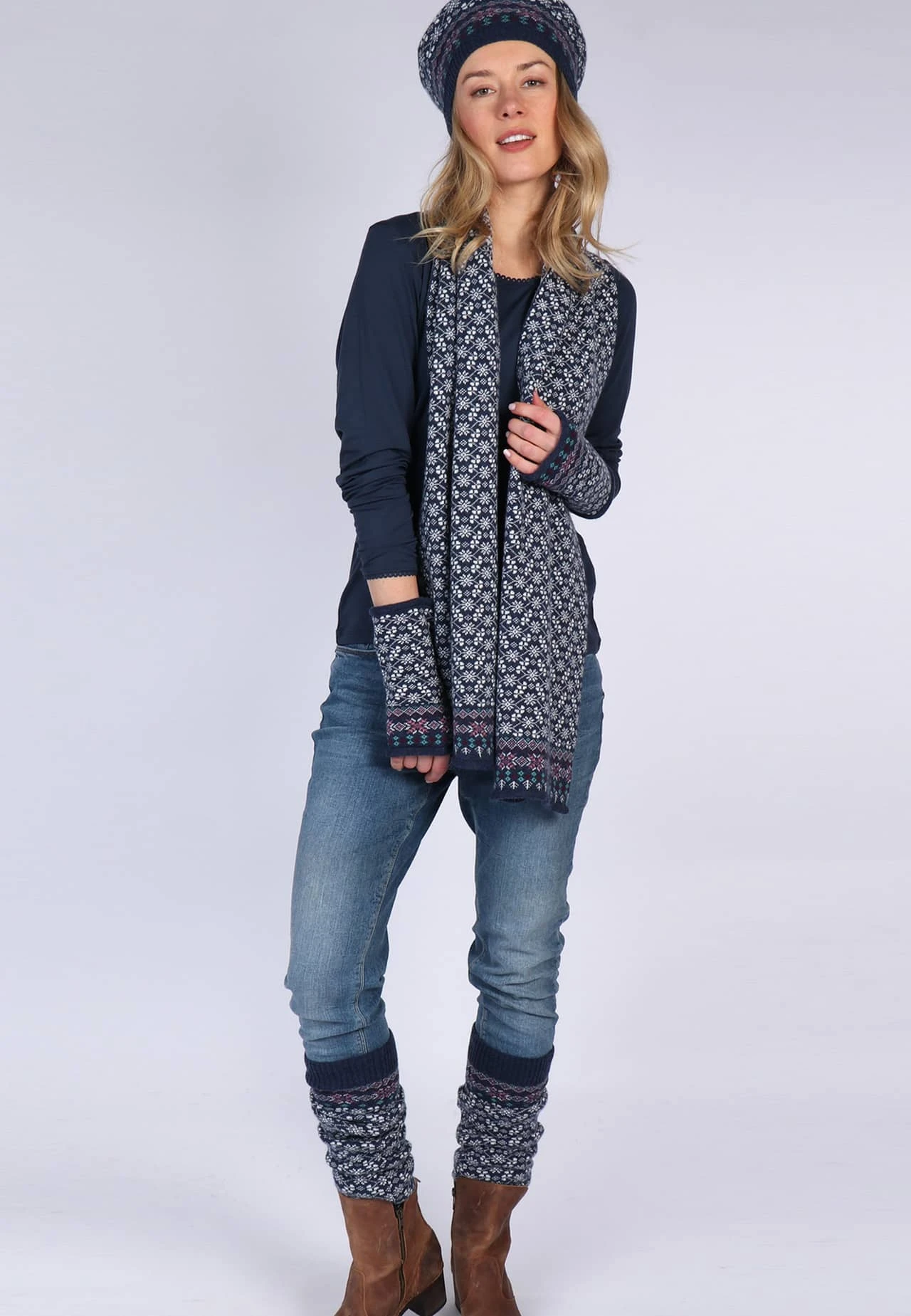 Strickschal Sabira - Navy – Bild 5